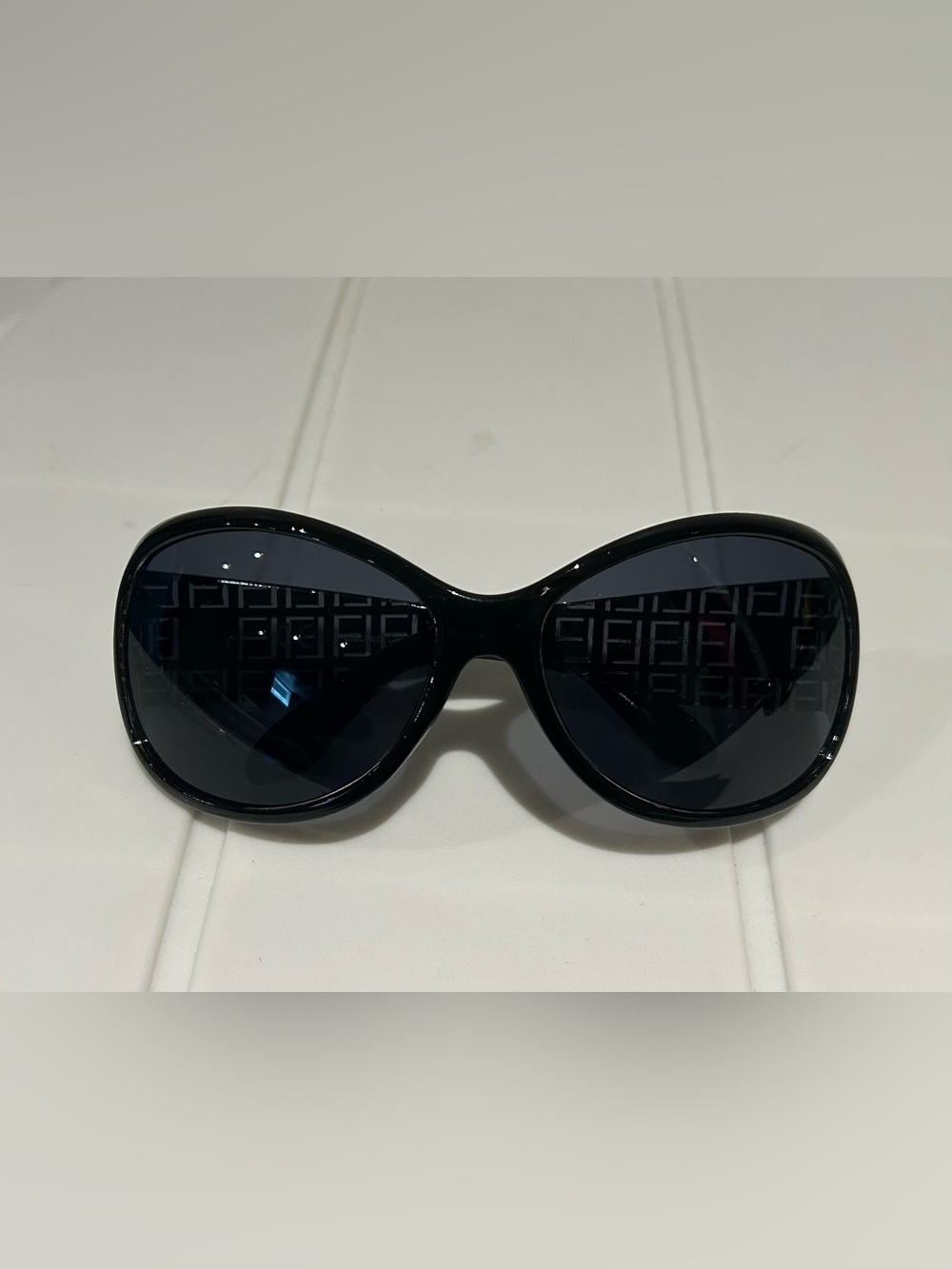 Black Women's Oval Sunglasses